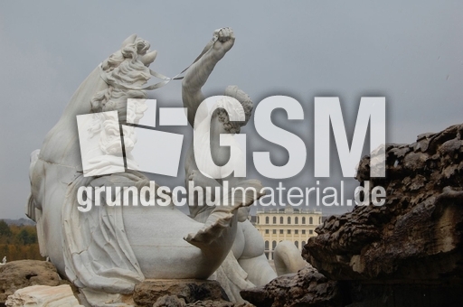 Schloss_Schönbrunn_Neptunbrunnen_09.JPG